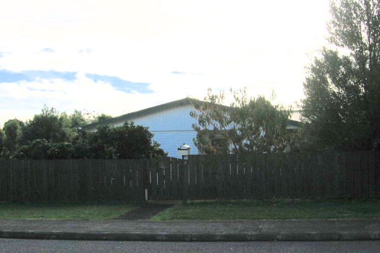 Photo of property in 2 Karamu Street, Te Atatu Peninsula, Auckland, 0610