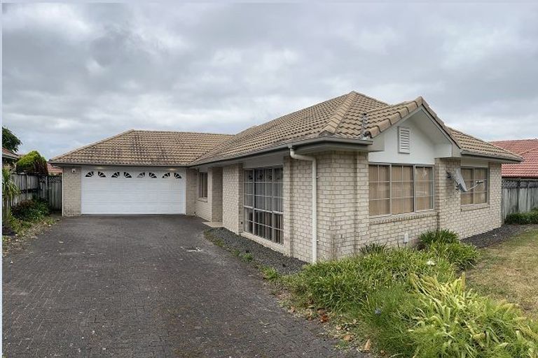 Photo of property in 6 Claremont Way, East Tamaki Heights, Auckland, 2016