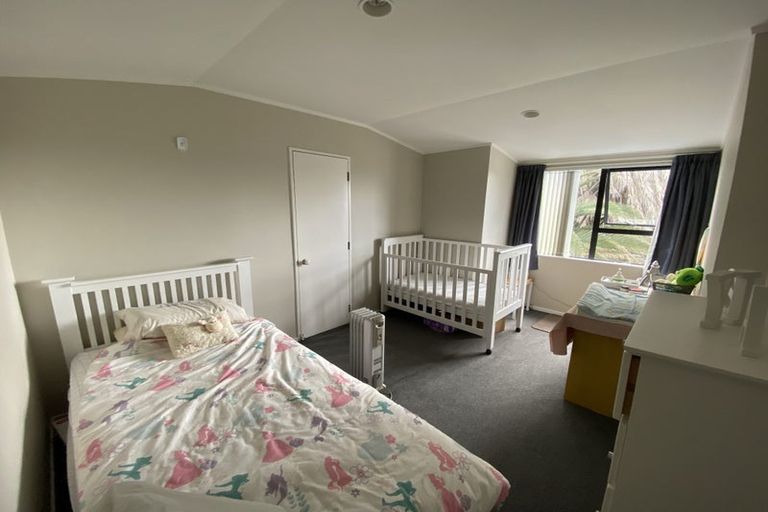 Photo of property in 1/4 Avalon Place, Glenfield, Auckland, 0629