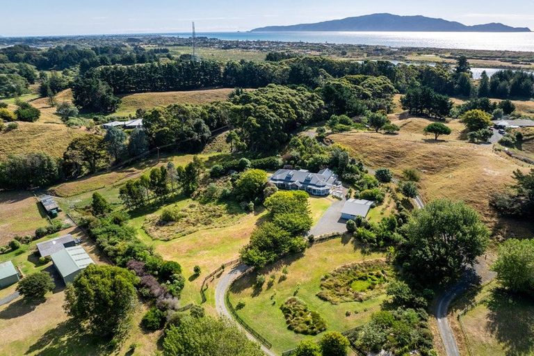 Photo of property in 358 Ngarara Road, Waikanae, 5391