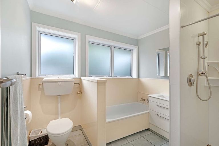 Photo of property in 52 John F Kennedy Drive, Milson, Palmerston North, 4414