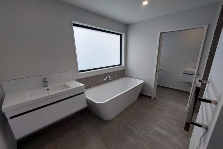 Photo of property in 124 Claridges Road, Casebrook, Christchurch, 8051