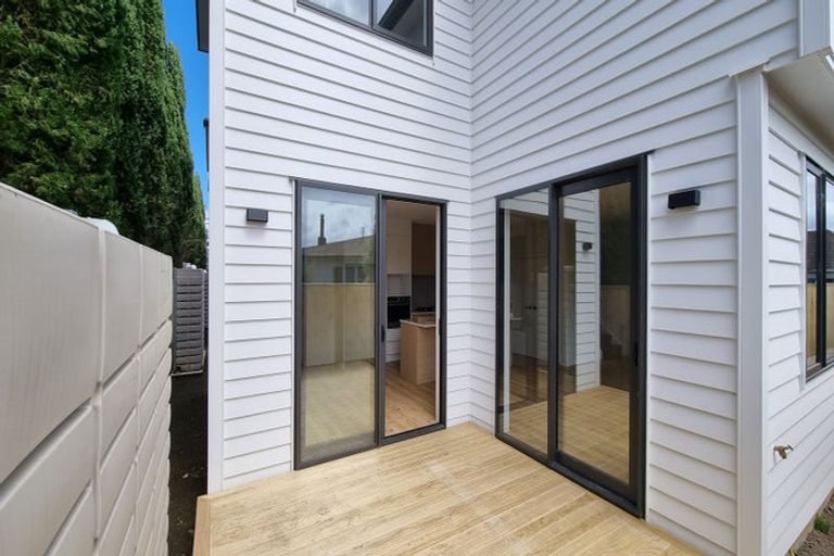 Photo of property in 64e Buscomb Avenue, Henderson, Auckland, 0610