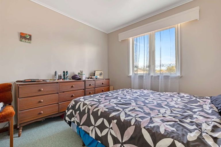 Photo of property in 9 Tiki Street, New Lynn, Auckland, 0600