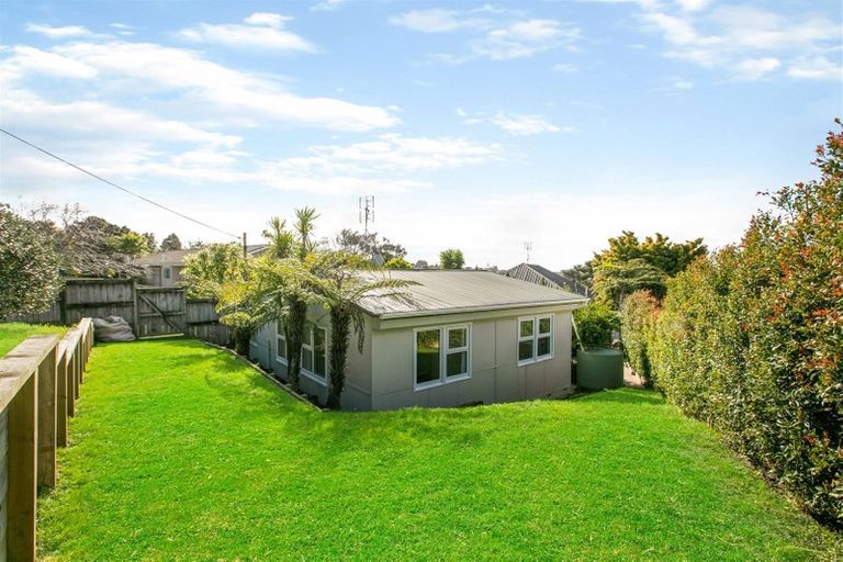 Photo of property in 55 Sunset Road, Totara Vale, Auckland, 0632