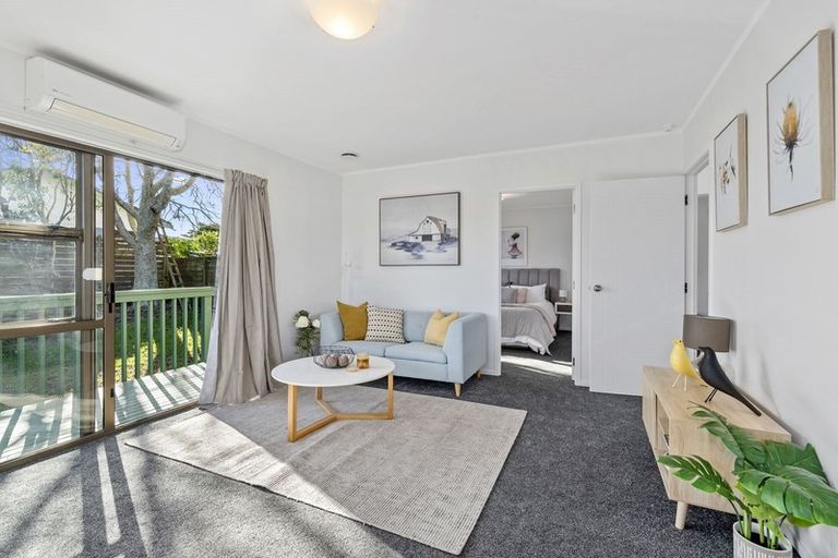 Photo of property in 4/448 Glenfield Road, Glenfield, Auckland, 0629