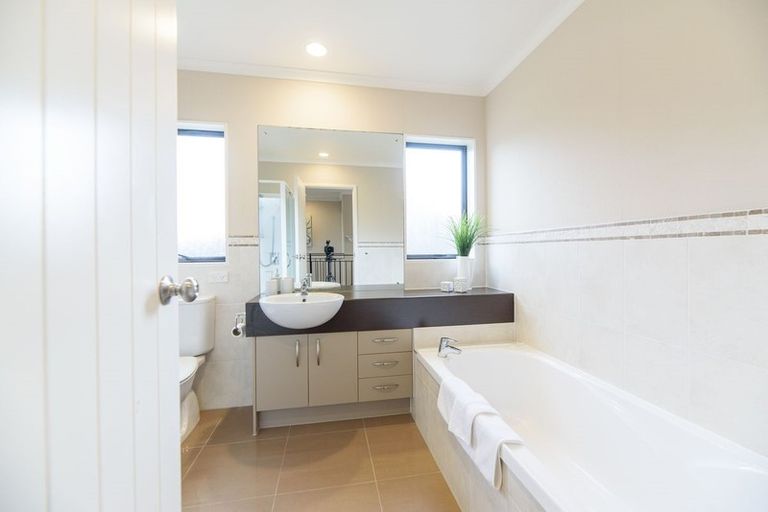 Photo of property in 4 Melness Place, Flat Bush, Auckland, 2016