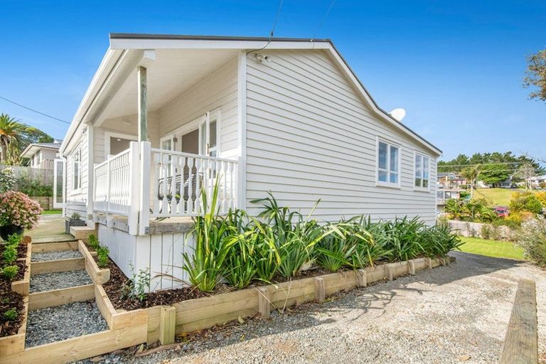 Photo of property in 16 St James Avenue, Helensville, 0800