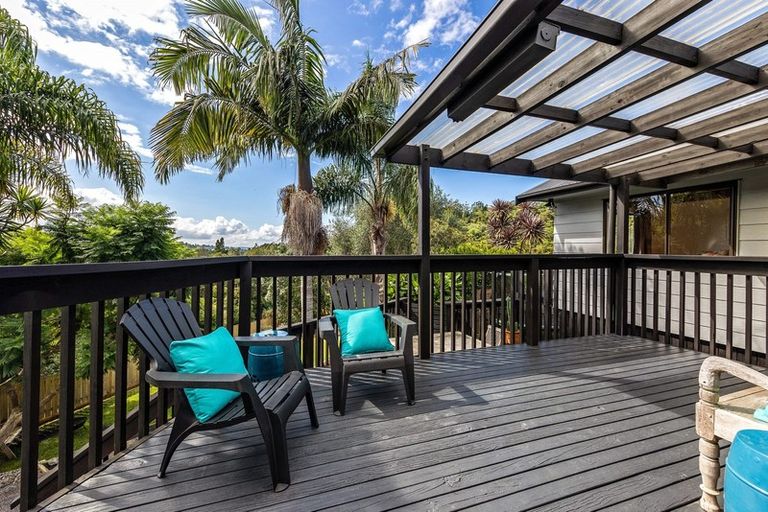 Photo of property in 3b Laingrange Place, Laingholm, Auckland, 0604