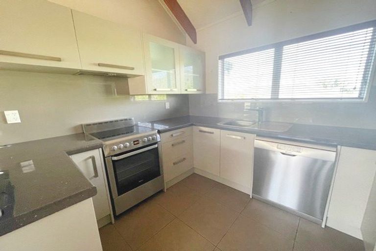 Photo of property in 1 Gosford Drive, Botany Downs, Auckland, 2010