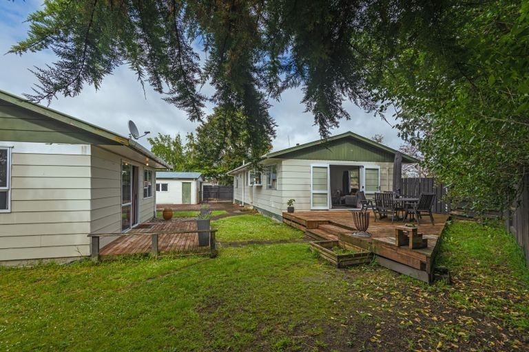 Photo of property in 32 Cumberland Place, Kelvin Grove, Palmerston North, 4414