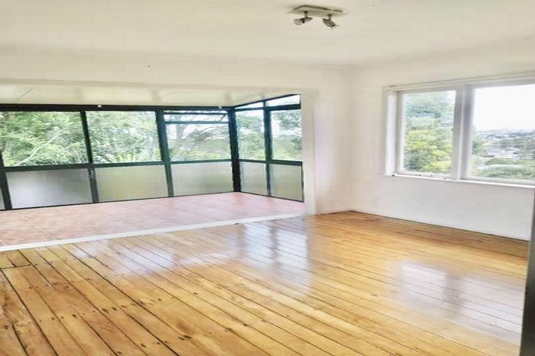 Photo of property in 12 Donovan Avenue, Massey, Auckland, 0614