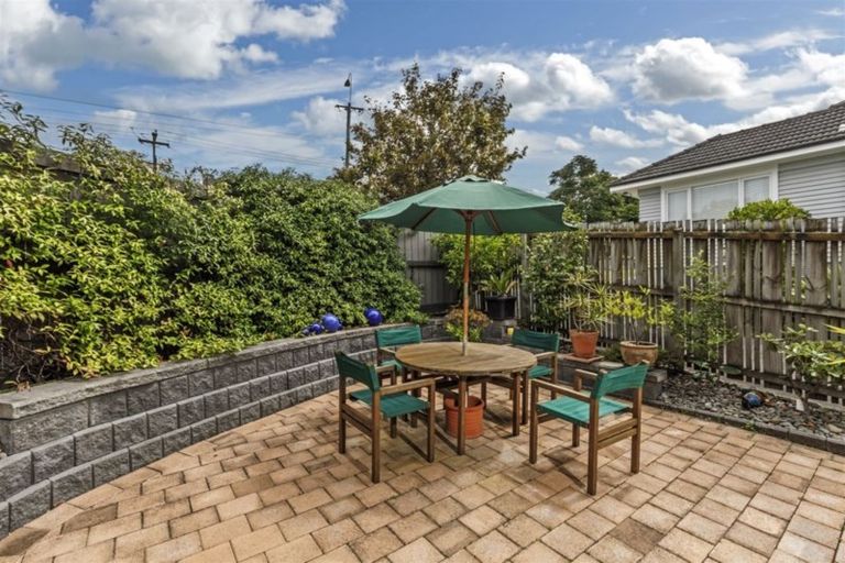 Photo of property in 1/51 East Coast Road, Milford, Auckland, 0620