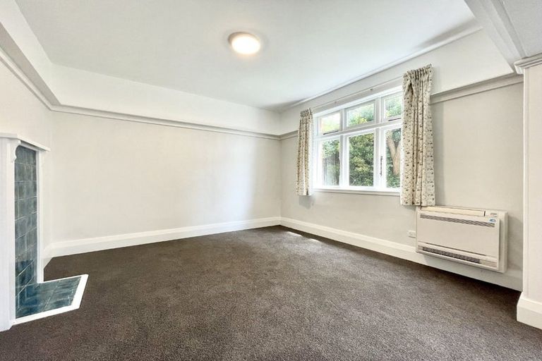 Photo of property in 45a-b Rawhiti Terrace, Kelburn, Wellington, 6012