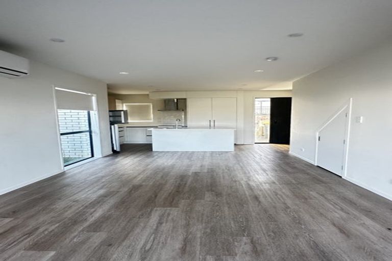 Photo of property in 16 Dorothy Thorpe Way, New Lynn, 0600