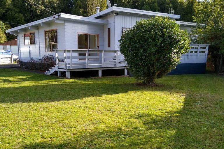 Photo of property in 6 Oxford Road, Lake Rotoma, Rotorua, 3074