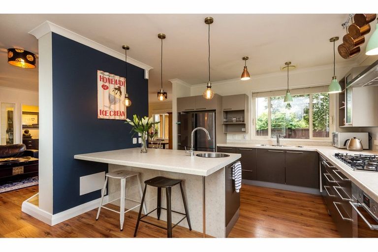 Photo of property in 16 Holiday Drive, Mairehau, Christchurch, 8052