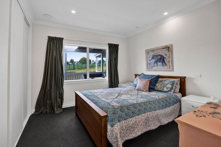 Photo of property in 43a Rawhitiroa Road, Eltham, 4398
