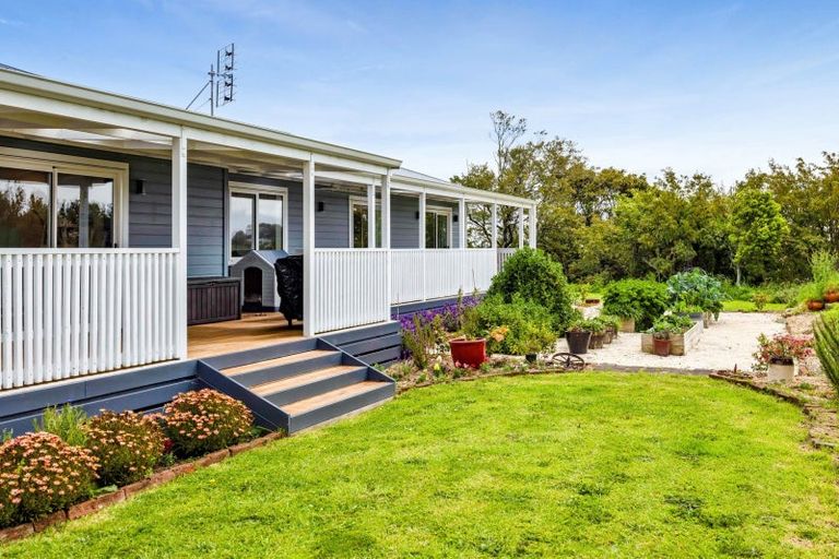 Photo of property in 43a Rawhitiroa Road, Eltham, 4398