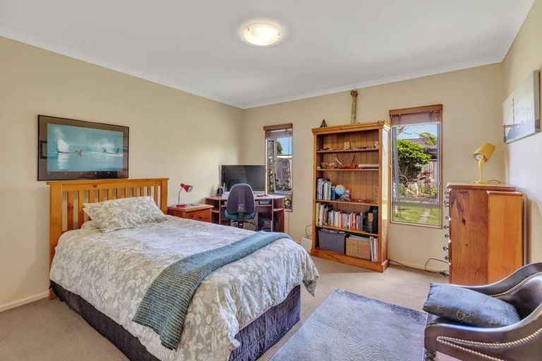 Photo of property in 44 Easton Way, Levin, 5510