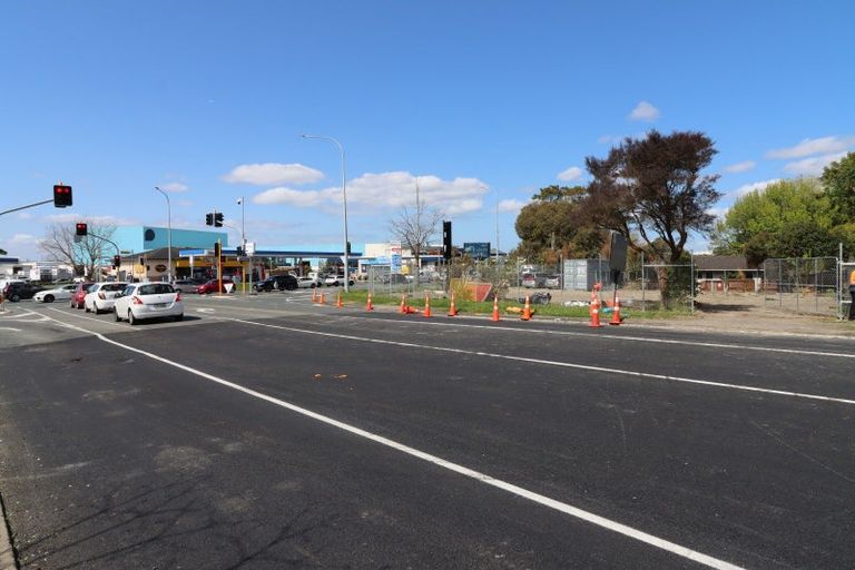 Photo of property in 320 Lincoln Road, Henderson, Auckland, 0610