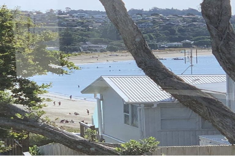 Photo of property in 24 Tindalls Bay Road, Tindalls Beach, Whangaparaoa, 0930