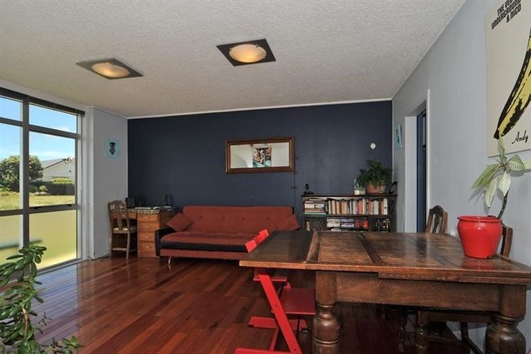 Photo of property in 23 Rangitane Street, Maupuia, Wellington, 6022