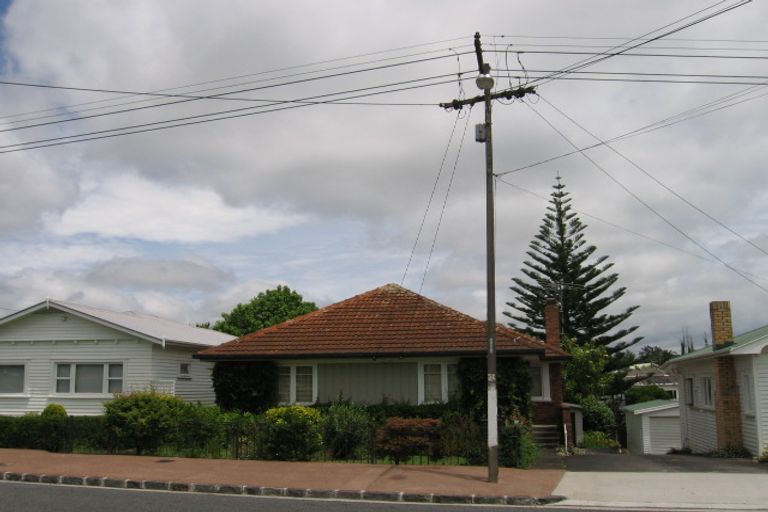 Photo of property in 14 Pasadena Avenue, Point Chevalier, Auckland, 1022