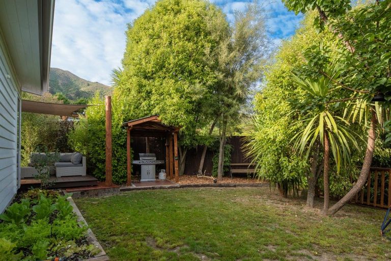 Photo of property in 24 Waimarama Street, Waikawa, Picton, 7220