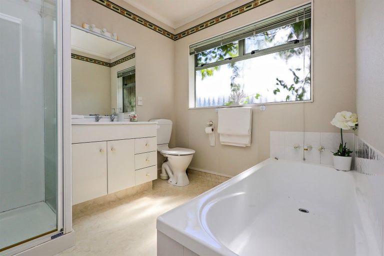 Photo of property in 2 Addington Place, Taradale, Napier, 4112