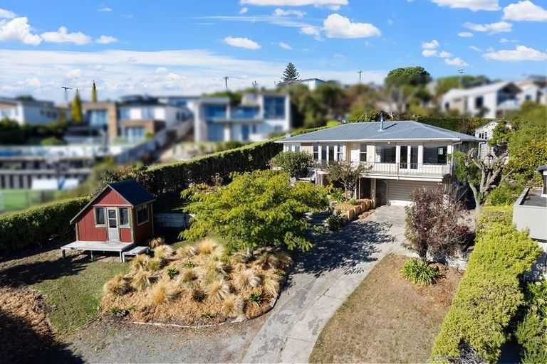 Photo of property in 25 Te Awakura Terrace, Mount Pleasant, Christchurch, 8081