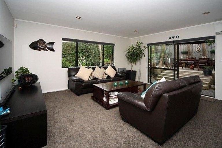 Photo of property in 14 Varlene Terrace, Forrest Hill, Auckland, 0620