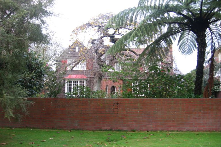 Photo of property in 12 Hinau Street, Woburn, Lower Hutt, 5010