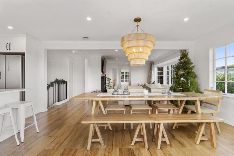 Photo of property in 5 Page Point, Mellons Bay, Auckland, 2014