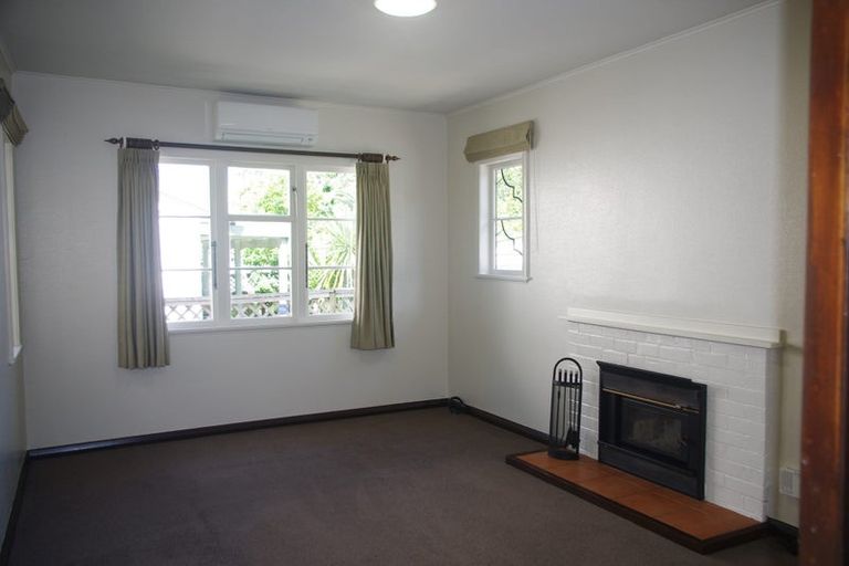 Photo of property in 86 Avondale Road, Avondale, Christchurch, 8061