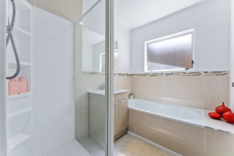 Photo of property in 14 Blundell Place, Chatswood, Auckland, 0626