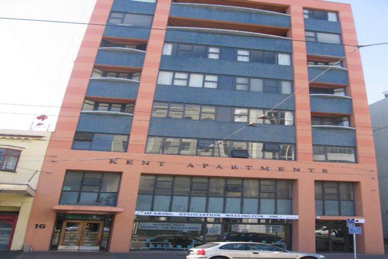 Photo of property in 17 Kent Terrace - Kent Apartments, 6a/16 Kent Terrace, Mount Victoria, Wellington, 6011