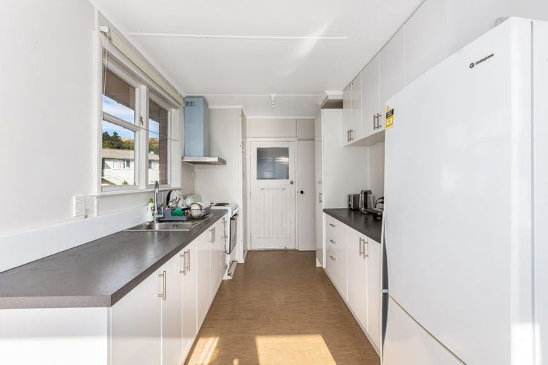 Photo of property in 28 Durham Street, Cannons Creek, Porirua, 5024