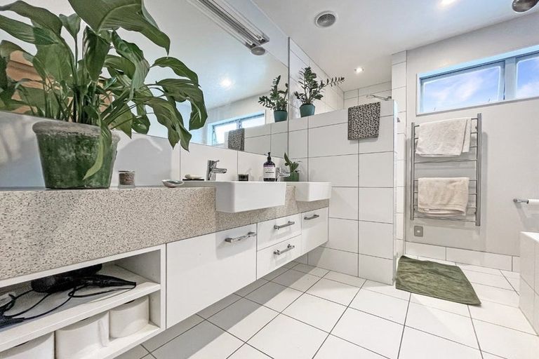 Photo of property in 26 Mantell Street, Seatoun, Wellington, 6022