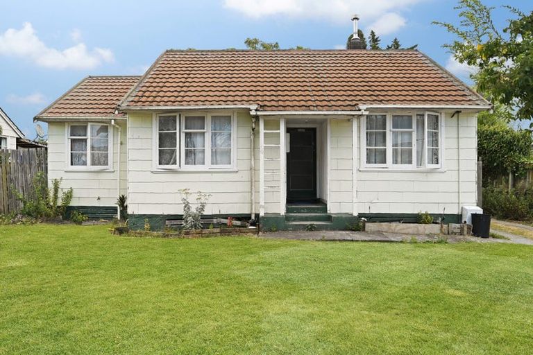 Photo of property in 15 Paul Crescent, Fairfield, Hamilton, 3214