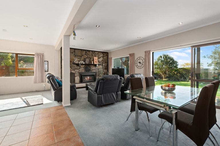 Photo of property in 2/399 East Coast Road, Mairangi Bay, Auckland, 0630