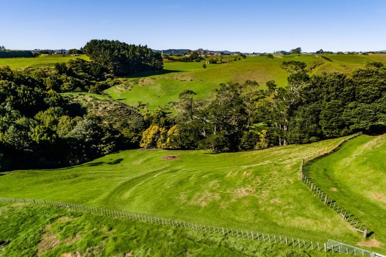 Photo of property in 515 Carrington Road, Hurworth, New Plymouth, 4371