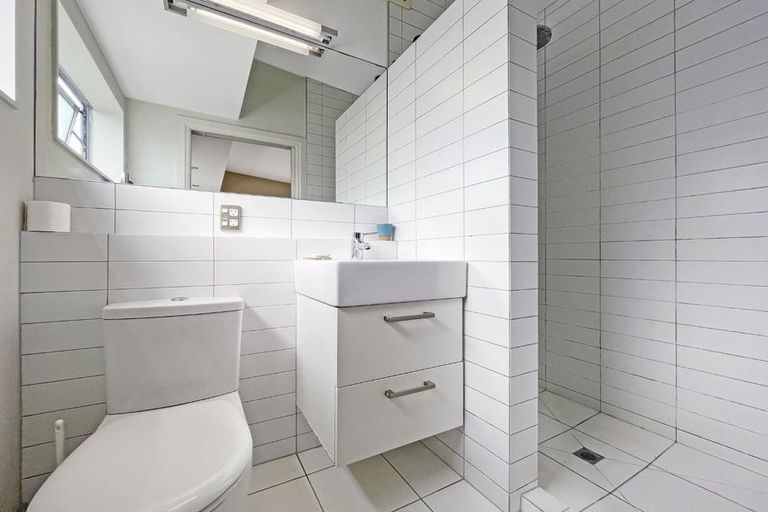 Photo of property in 26 Mantell Street, Seatoun, Wellington, 6022