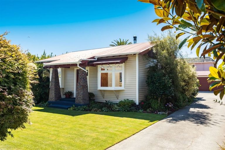 Photo of property in 57 Sandwich Road, Beckenham, Christchurch, 8023