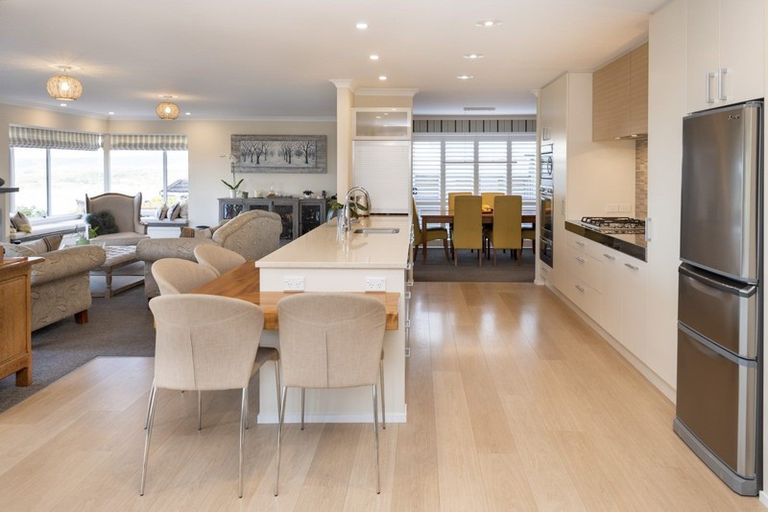 Photo of property in 3 Pounamu Place, Shelly Park, Auckland, 2014