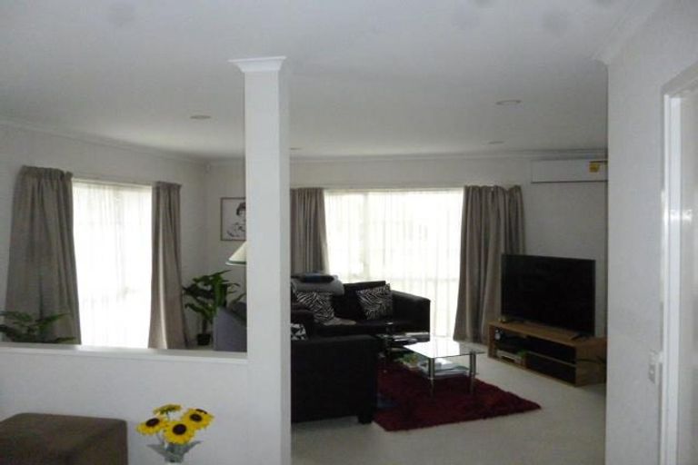 Photo of property in 53 Palmcrest Grove, Highland Park, Auckland, 2010