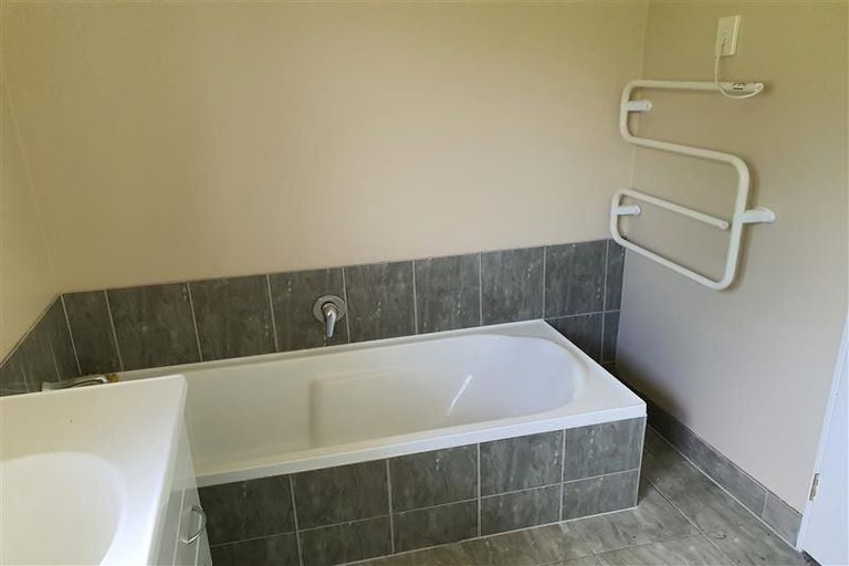 Photo of property in 16a Roick Parade, Glen Eden, Auckland, 0602