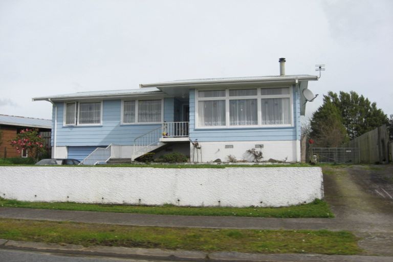 Photo of property in 11 Karaka Street, Inglewood, 4330