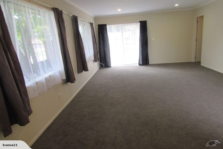 Photo of property in 2 Wheaton Place, Glen Eden, Auckland, 0602