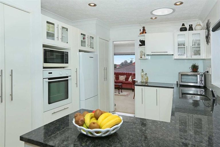 Photo of property in 34 Sturges Road, Henderson, Auckland, 0612